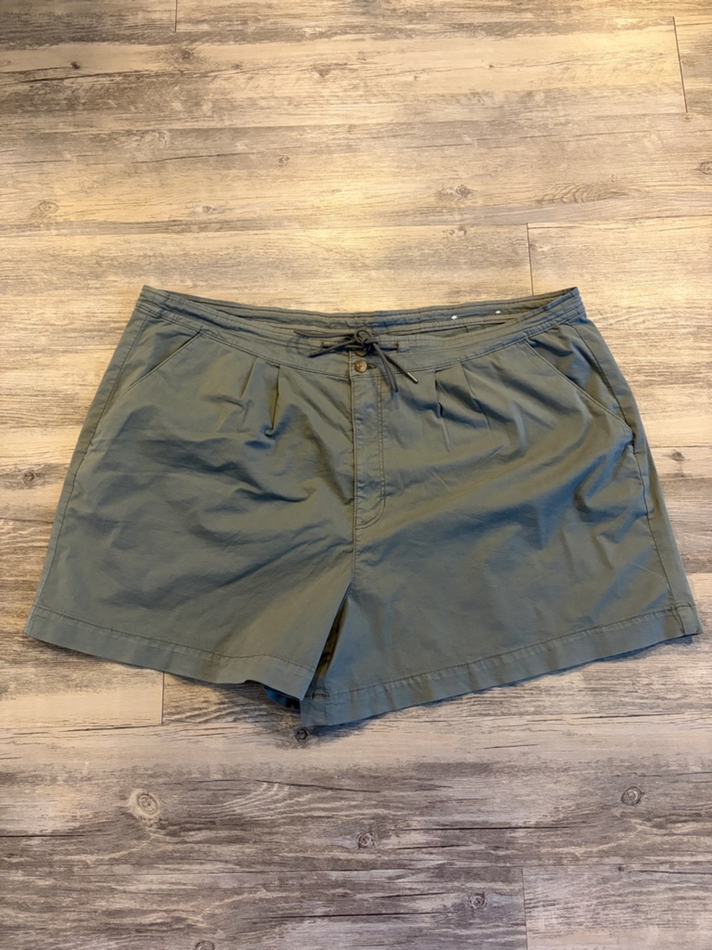 American Eagle Outfitters Women's Green 4" shorts